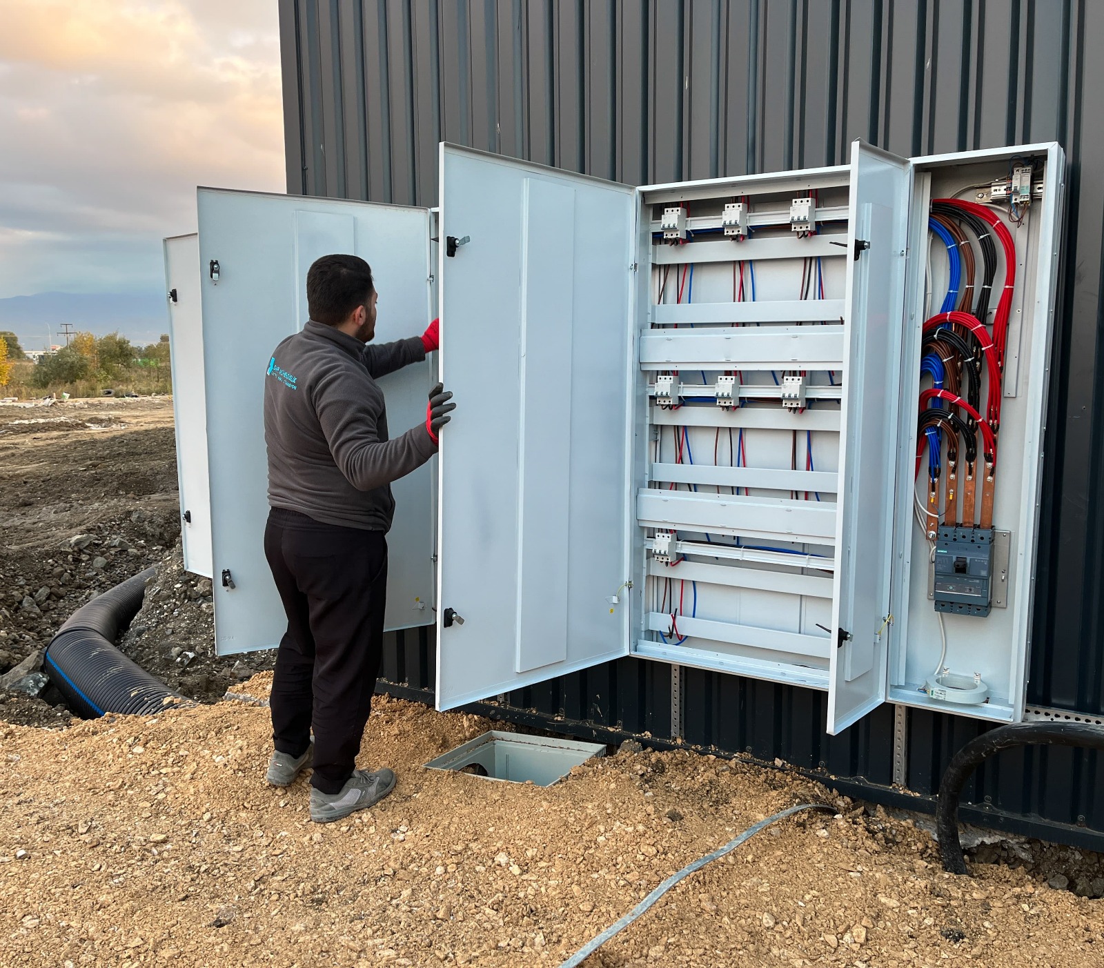 WhatsApp Image 2025-12-17 at 14.28.40 (2)